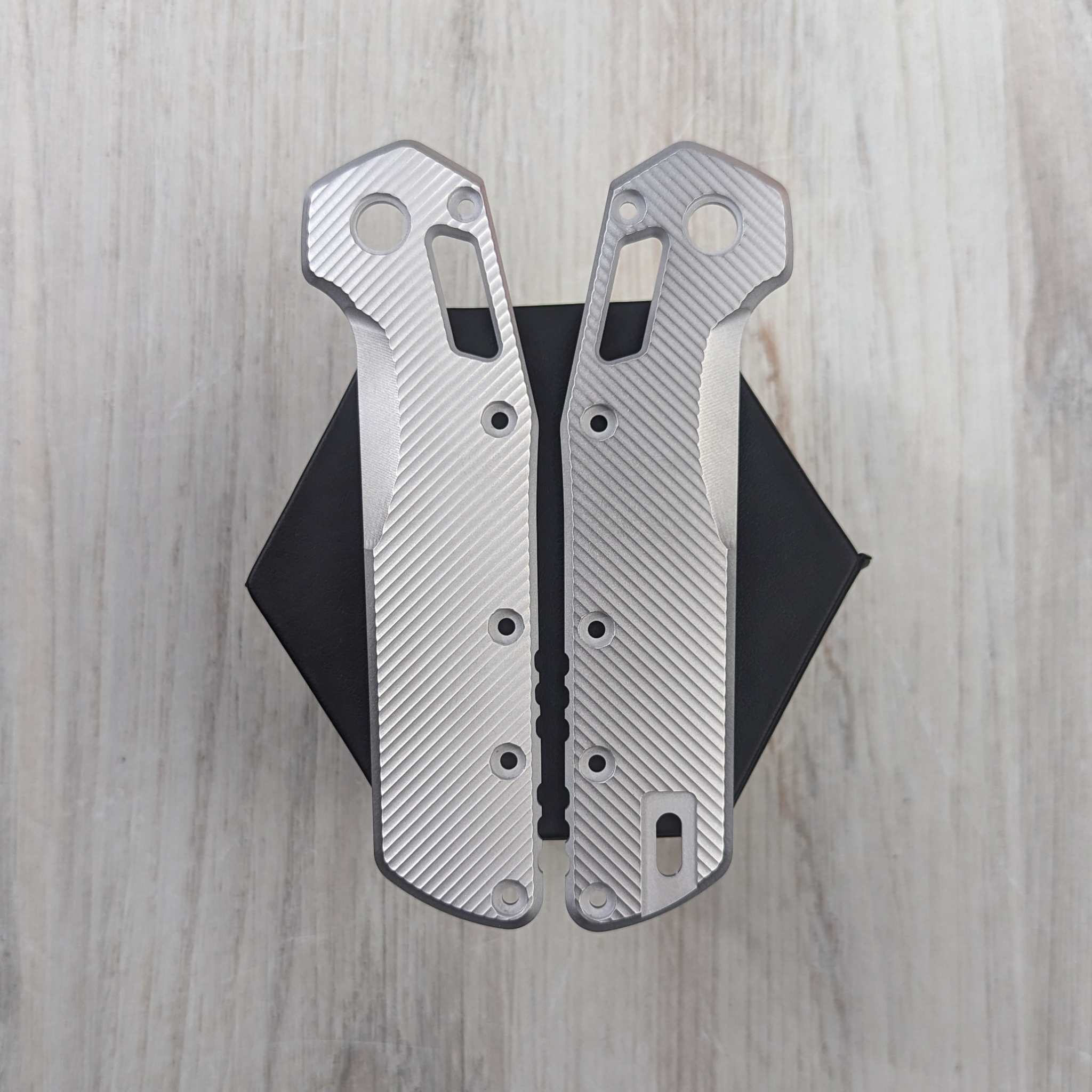 STOCKY GOAT - V2 - MM2 - Titanium Scales / Lightweight  (Compatible with Microtech Standard Issue (MSI))