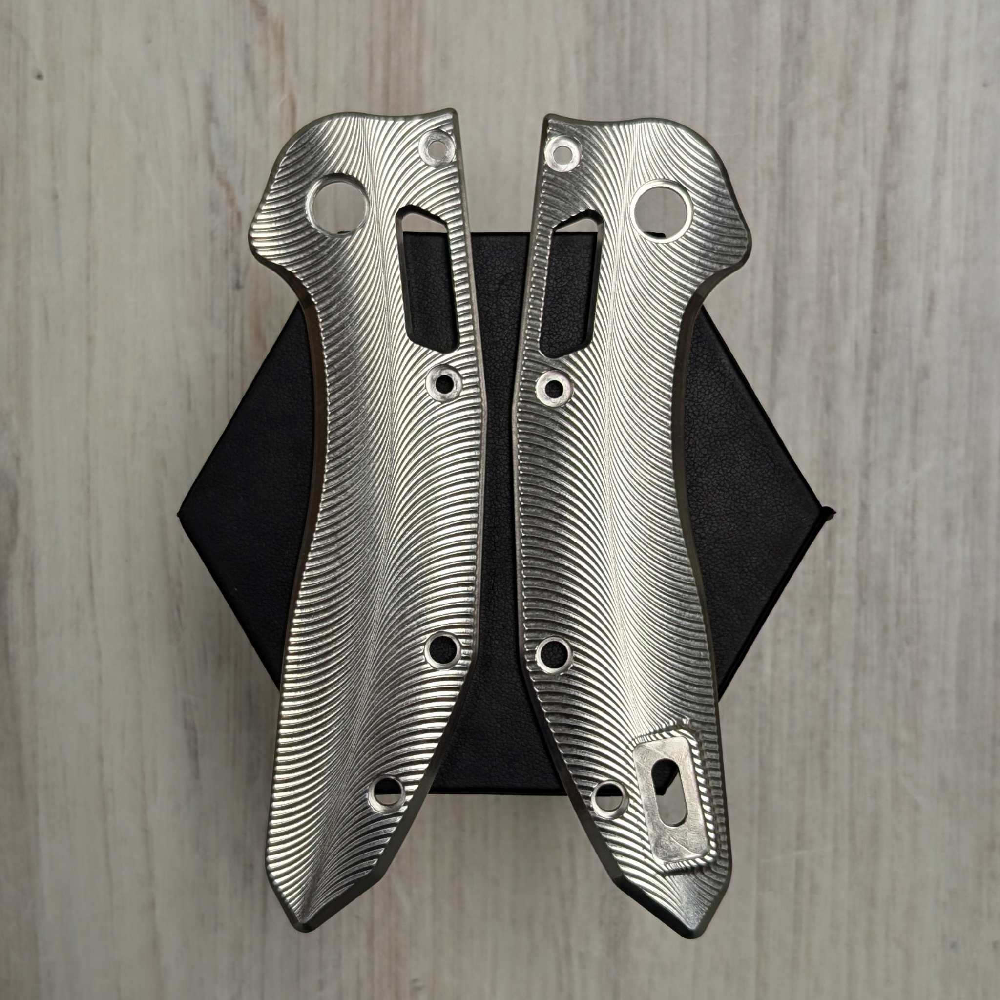 STOCKY GOAT - Drift - Titanium Scales / Lightweight  (Compatible with Microtech Stitch)