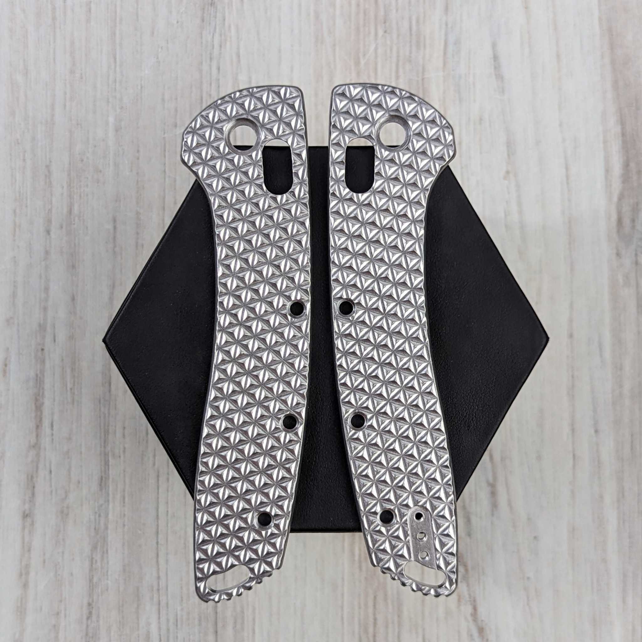 SKNY GOAT - XL - Sharktooth - Aluminum Scales (Compatible with Hogue Deka V2)